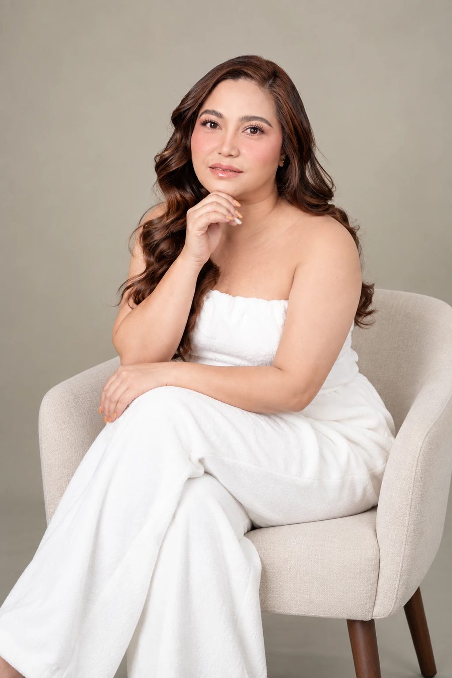 Portrait of Marissa Ruin, hair and makeup artist